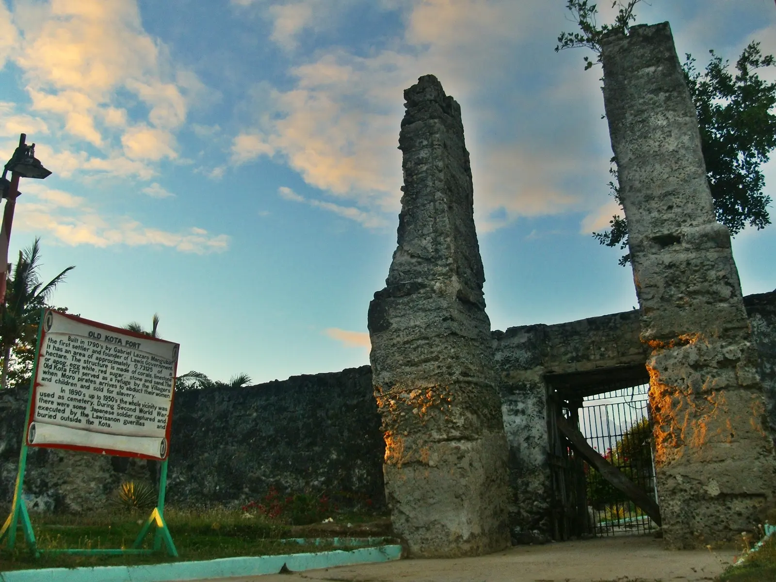 Photo: Juliethepearl / CC BY-SA 4.0, via Wikimedia Commons The old coral-stone Kota Park fort at Madridejos on Bantayan Island, Cebu